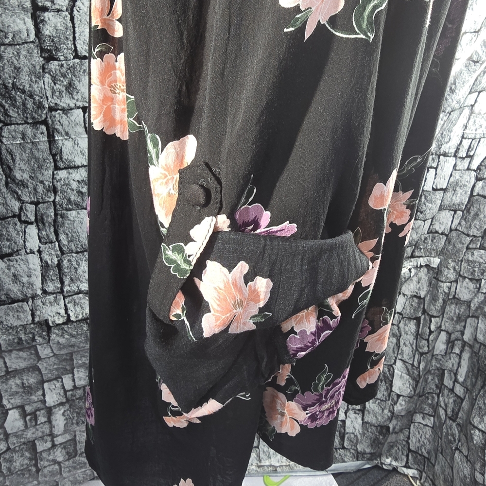 TORRID Harper Challis Button-Front 3/4 Sleeve Floral Blouse. Torrid Size 4 - Picture 5 of 12